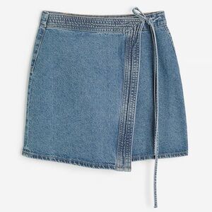 H&M Denim Wrap Mini Skirt Light Wash – Tie Waist – Size M